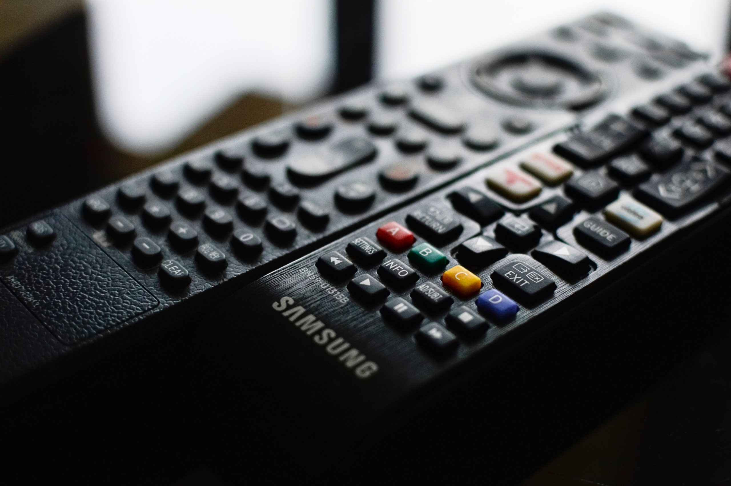 Télécommande Samsung avec boutons détaillés